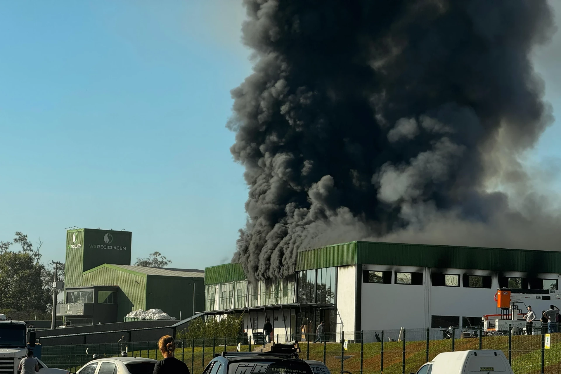 Incêndio destrói parte da empresa Setup em Criciúma